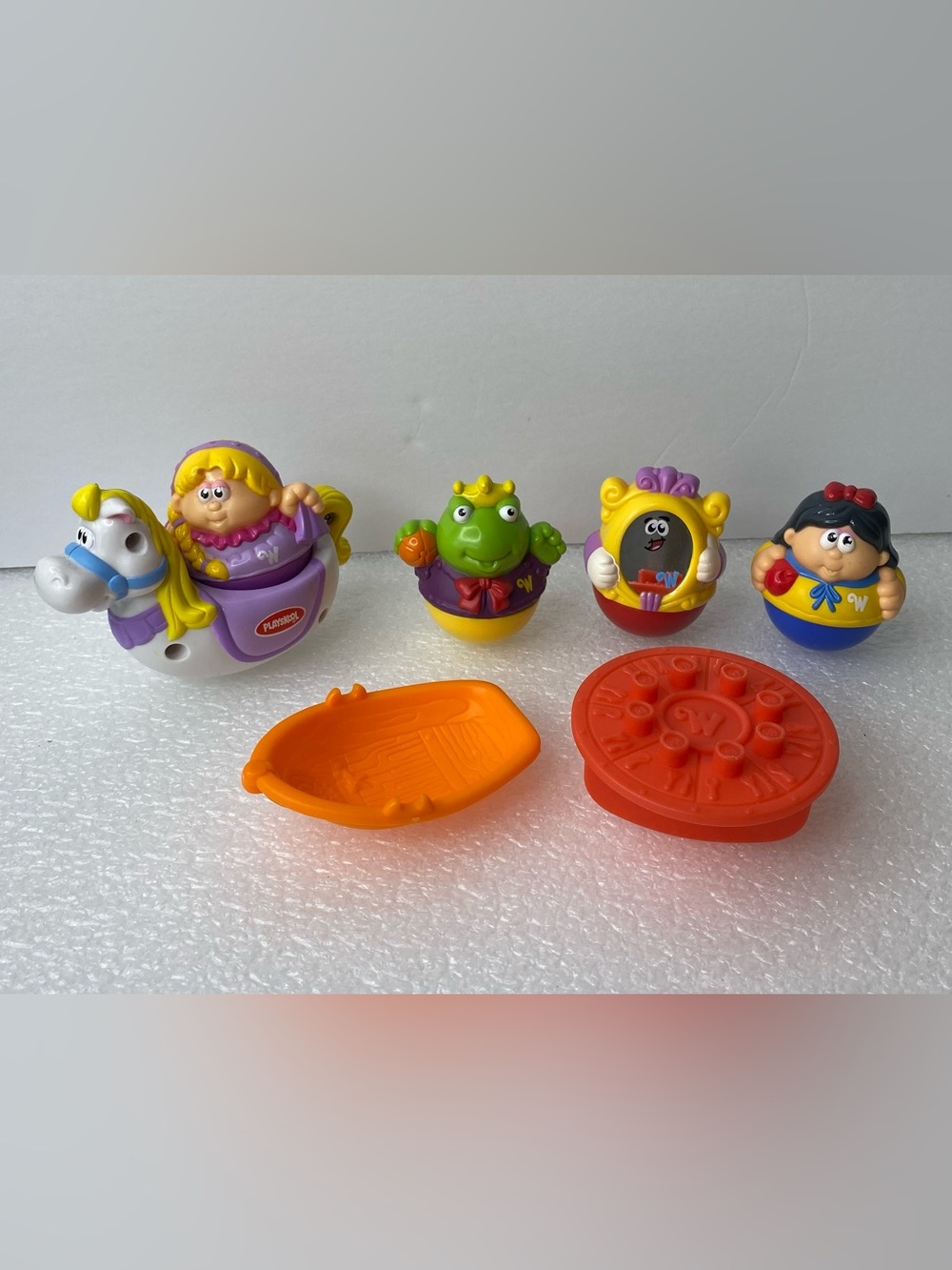 Mixed Lot of Playskool Weebles Castle Toy 4
Royal Figures, Horse, Table, Boat
